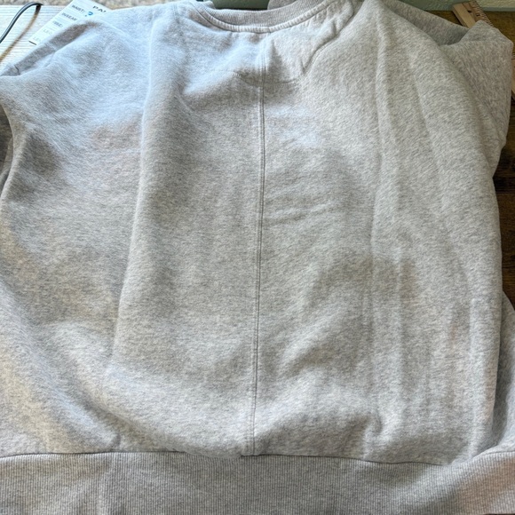 V-neck Cozy Sweatshirt Women Size Medium Heather Gray Front Pockets Casual Basic - Picture 6 of 12